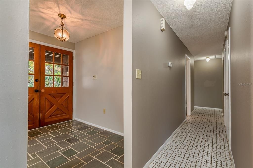 For Rent: $2,495 (4 beds, 2 baths, 1814 Square Feet)