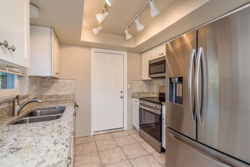 For Rent: $2,495 (4 beds, 2 baths, 1814 Square Feet)