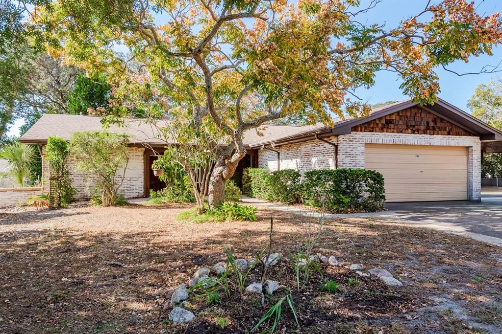 For Rent: $2,495 (4 beds, 2 baths, 1814 Square Feet)