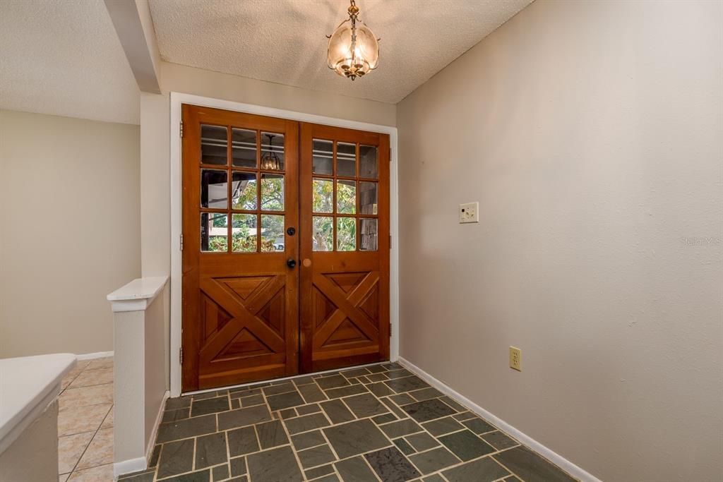 For Rent: $2,495 (4 beds, 2 baths, 1814 Square Feet)