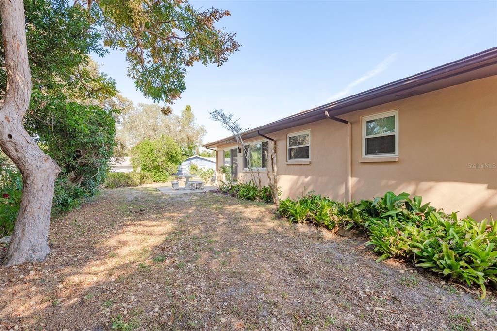 For Rent: $2,495 (4 beds, 2 baths, 1814 Square Feet)