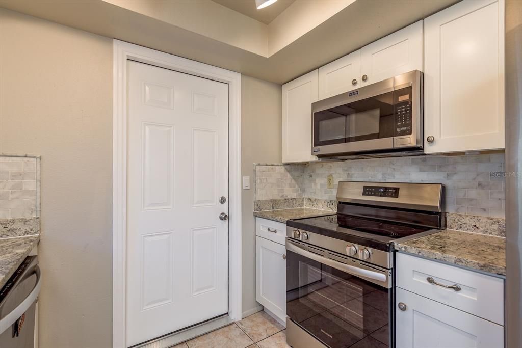 For Rent: $2,495 (4 beds, 2 baths, 1814 Square Feet)