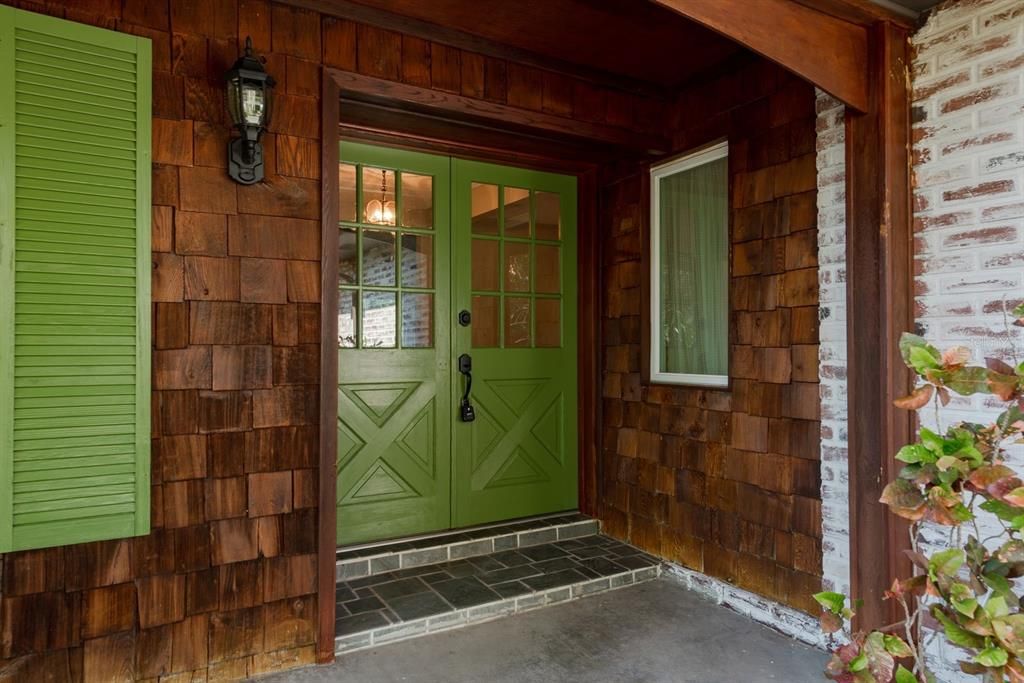 For Rent: $2,495 (4 beds, 2 baths, 1814 Square Feet)