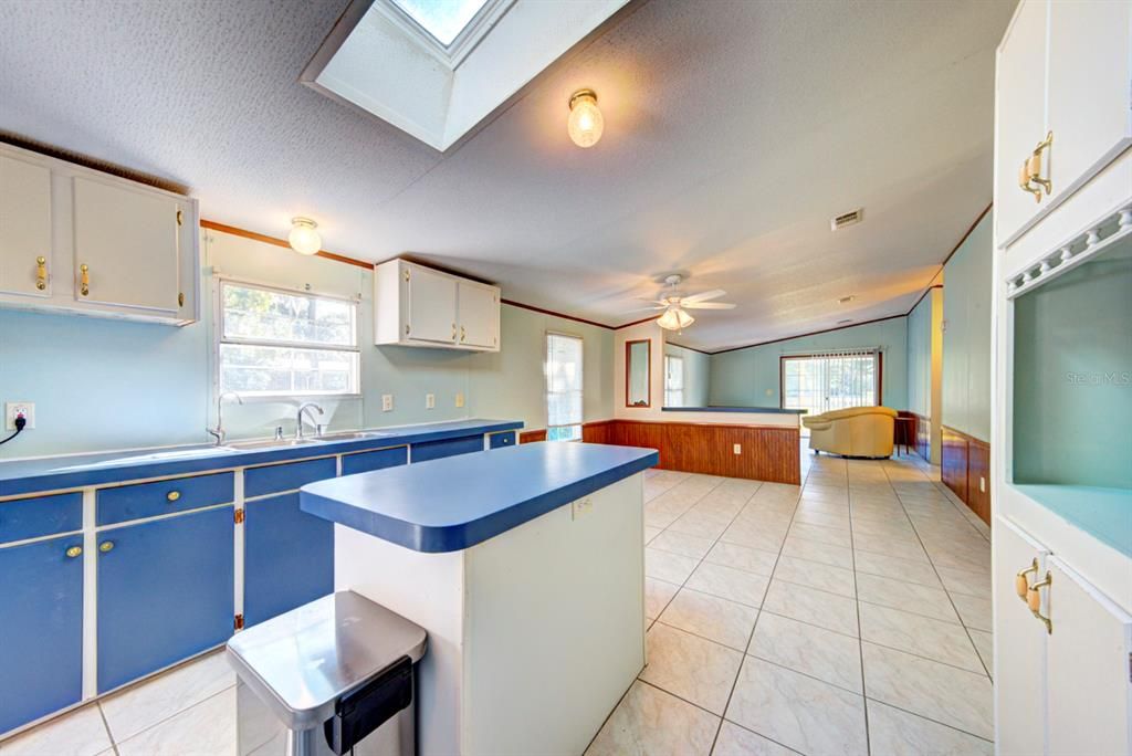 Active With Contract: $314,900 (3 beds, 2 baths, 1624 Square Feet)