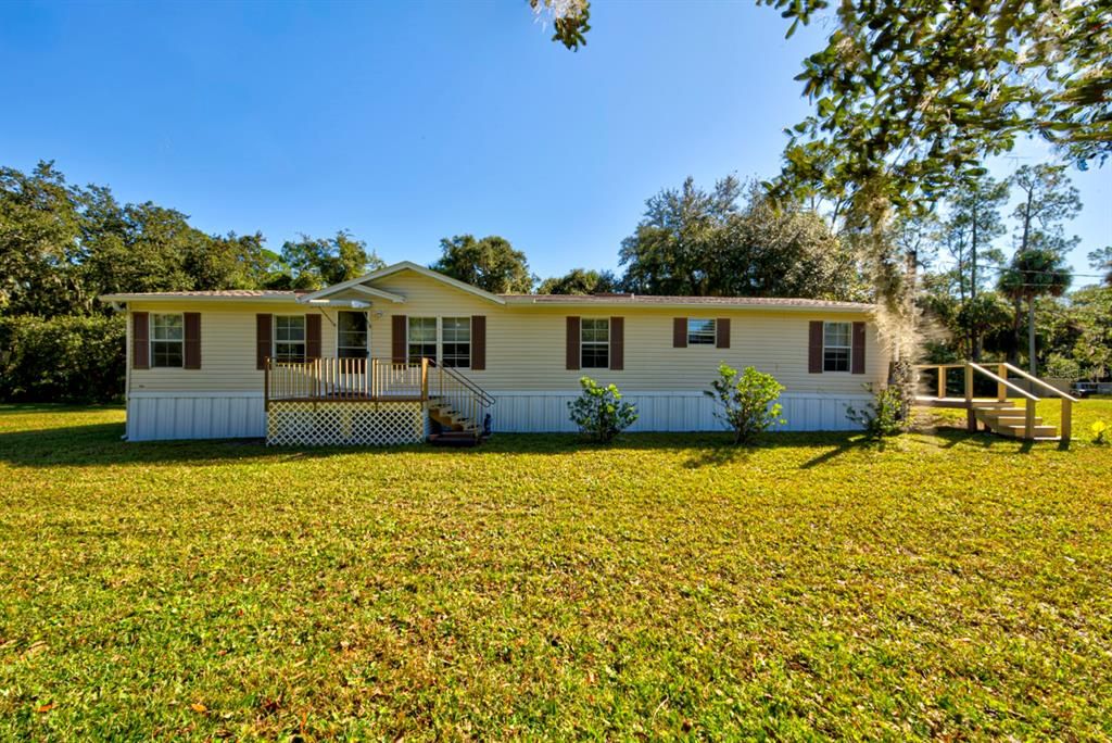 Active With Contract: $314,900 (3 beds, 2 baths, 1624 Square Feet)