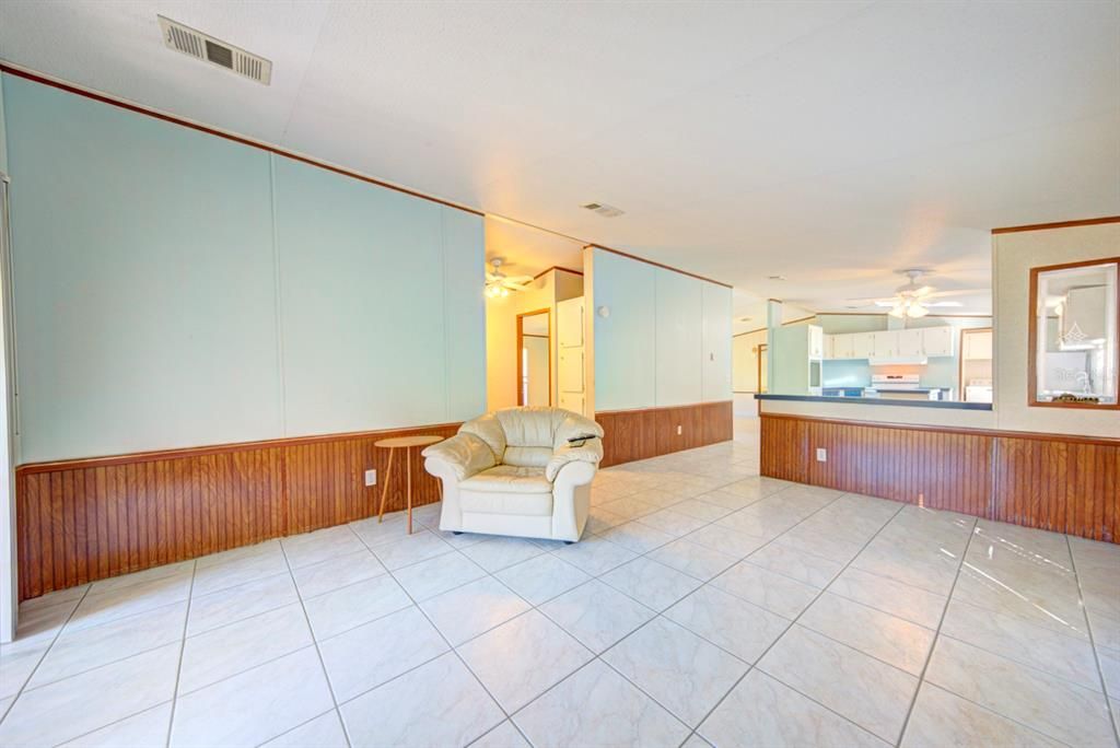 Active With Contract: $314,900 (3 beds, 2 baths, 1624 Square Feet)