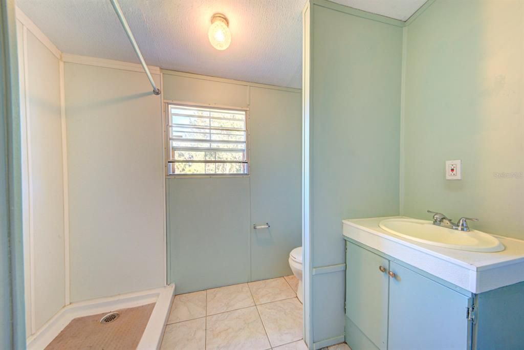 Active With Contract: $314,900 (3 beds, 2 baths, 1624 Square Feet)