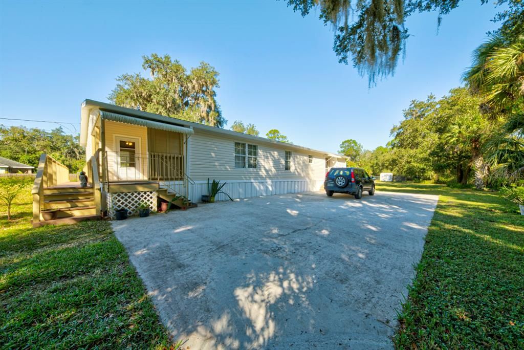 Active With Contract: $314,900 (3 beds, 2 baths, 1624 Square Feet)