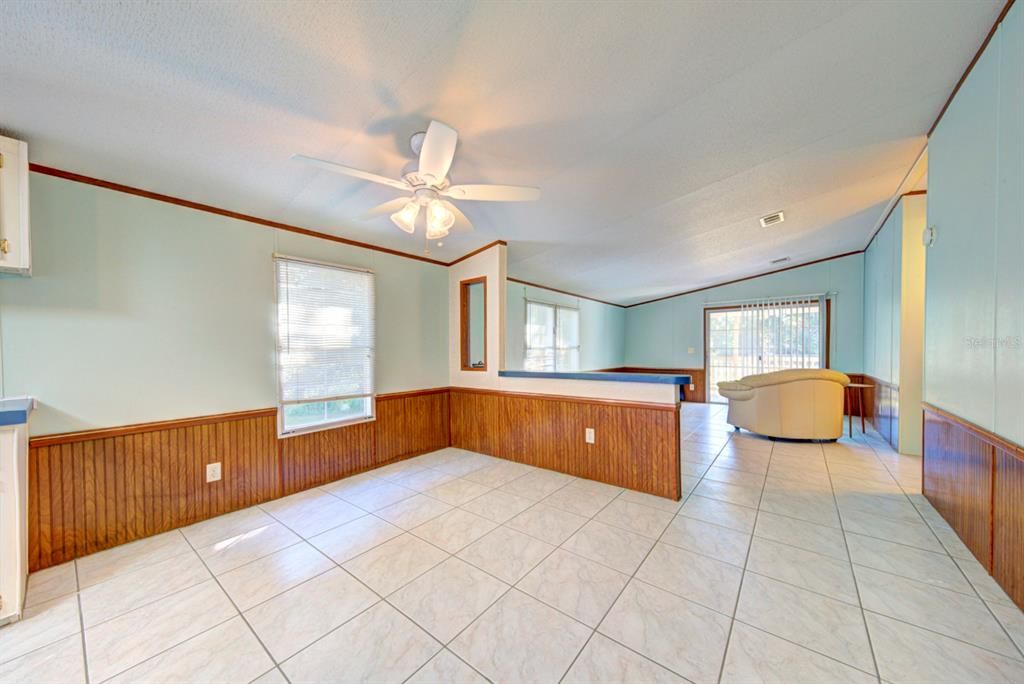 Active With Contract: $314,900 (3 beds, 2 baths, 1624 Square Feet)