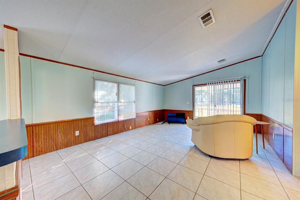 Active With Contract: $314,900 (3 beds, 2 baths, 1624 Square Feet)