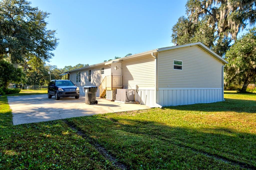 Active With Contract: $314,900 (3 beds, 2 baths, 1624 Square Feet)