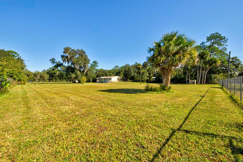 Active With Contract: $314,900 (3 beds, 2 baths, 1624 Square Feet)