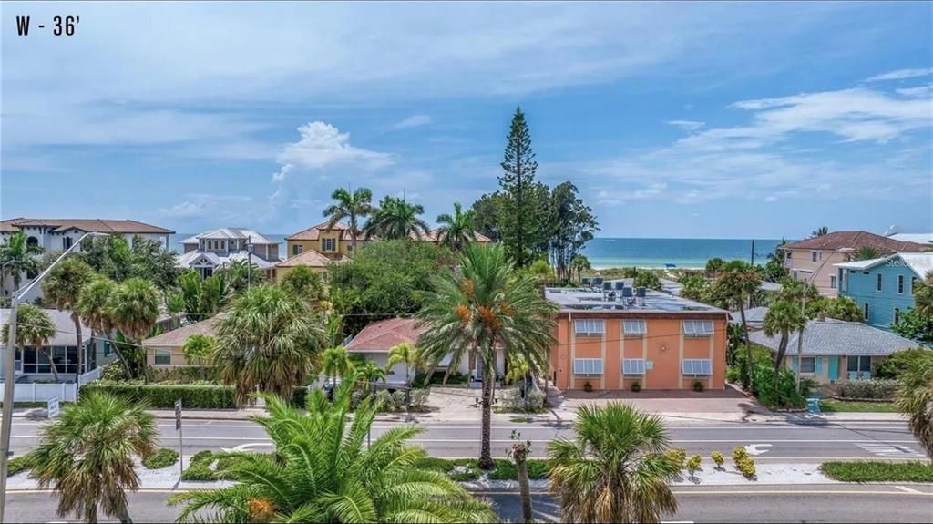 На продажу: $1,200,000 (0.23 acres)