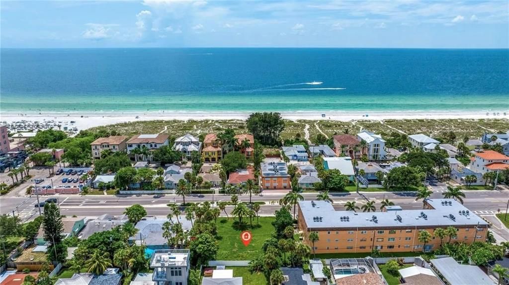 На продажу: $1,200,000 (0.23 acres)