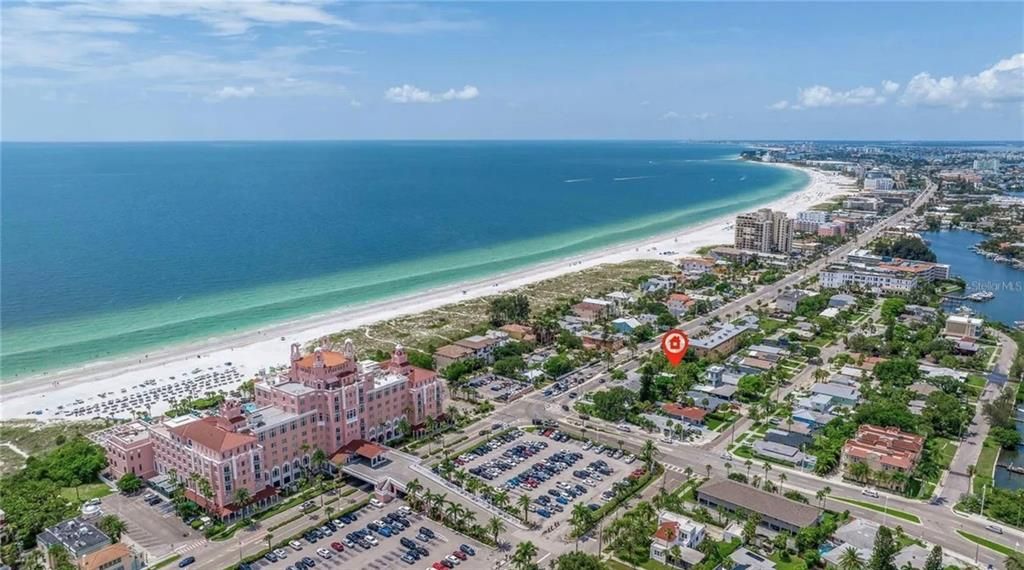 На продажу: $1,200,000 (0.23 acres)