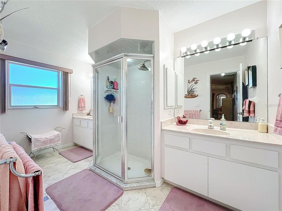 На продажу: $375,000 (3 спален, 2 ванн, 2044 Квадратных фут)