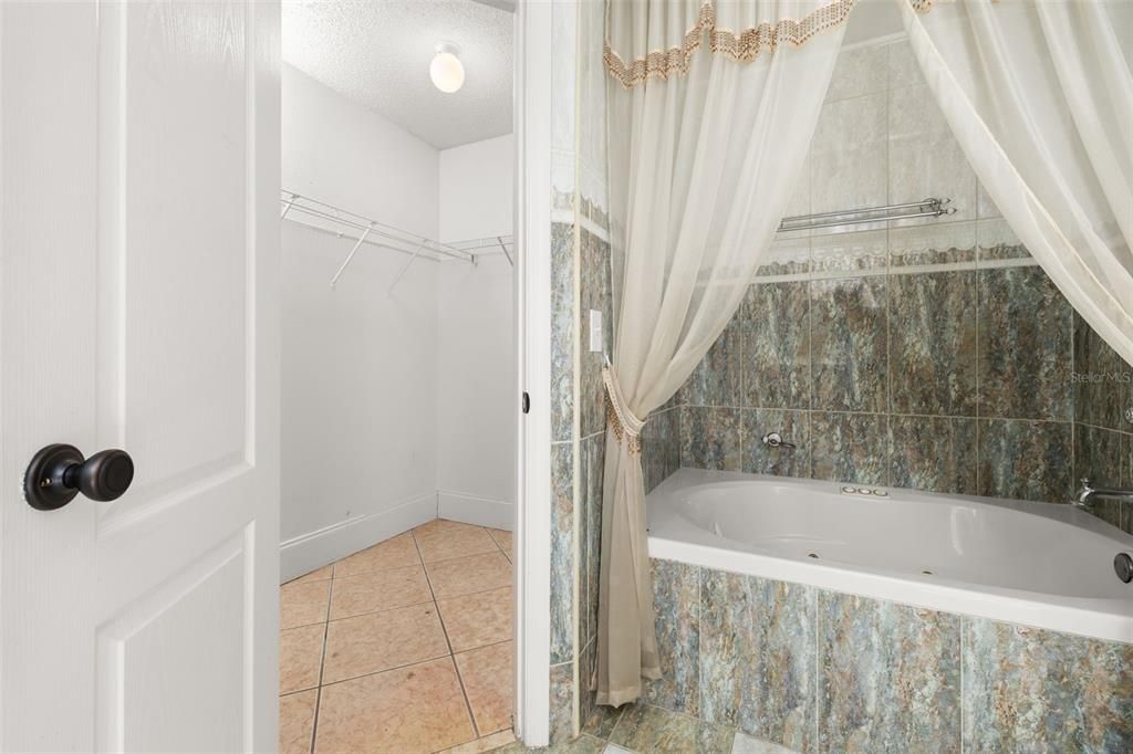 For Sale: $300,000 (4 beds, 2 baths, 2259 Square Feet)