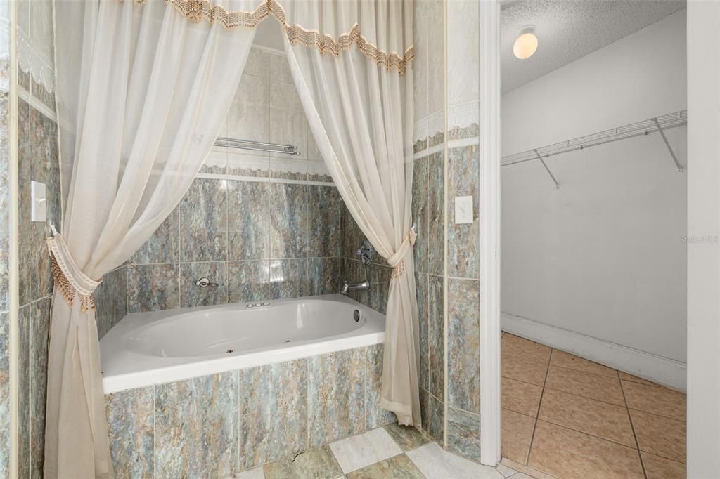 For Sale: $300,000 (4 beds, 2 baths, 2259 Square Feet)