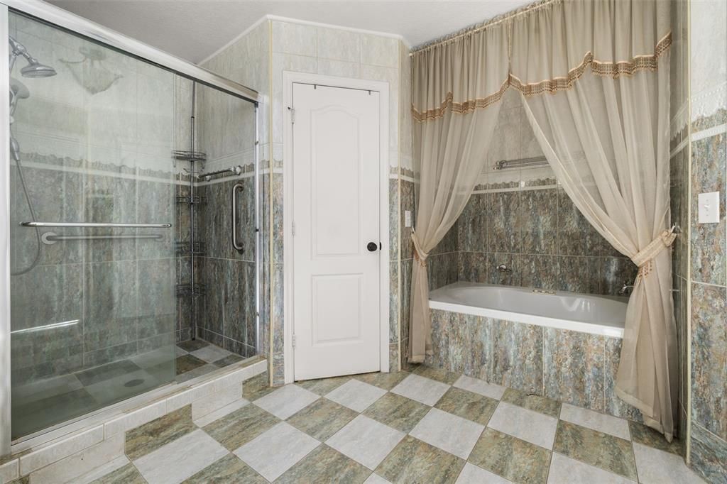 For Sale: $300,000 (4 beds, 2 baths, 2259 Square Feet)