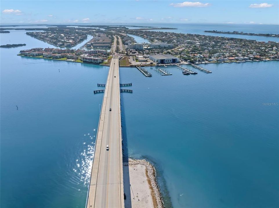 For Sale: $489,000 (3 beds, 3 baths, 1585 Square Feet)