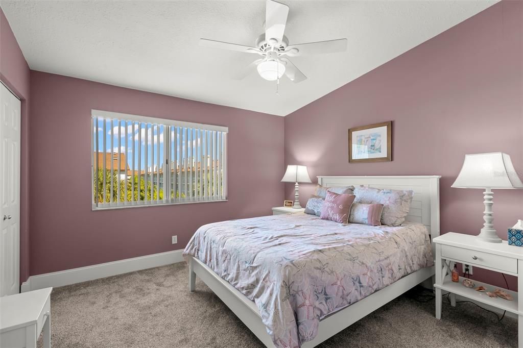 For Sale: $489,000 (3 beds, 3 baths, 1585 Square Feet)