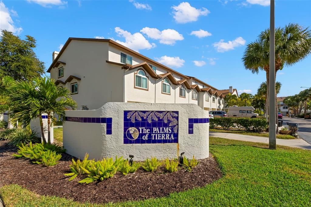 For Sale: $489,000 (3 beds, 3 baths, 1585 Square Feet)