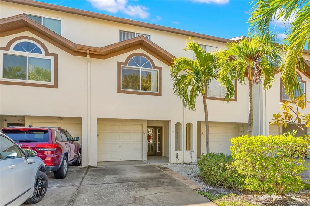 For Sale: $489,000 (3 beds, 3 baths, 1585 Square Feet)