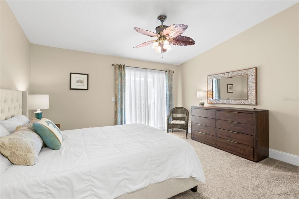 For Sale: $489,000 (3 beds, 3 baths, 1585 Square Feet)