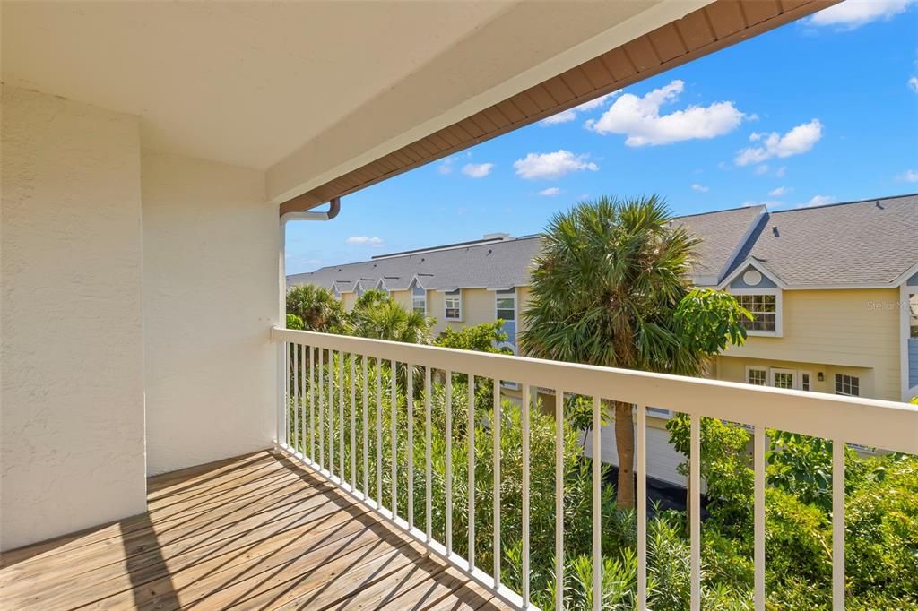 For Sale: $489,000 (3 beds, 3 baths, 1585 Square Feet)