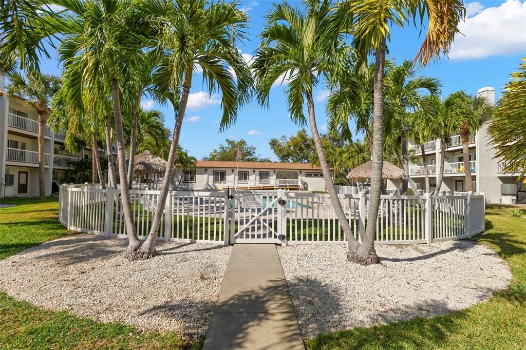 For Sale: $489,000 (3 beds, 3 baths, 1585 Square Feet)