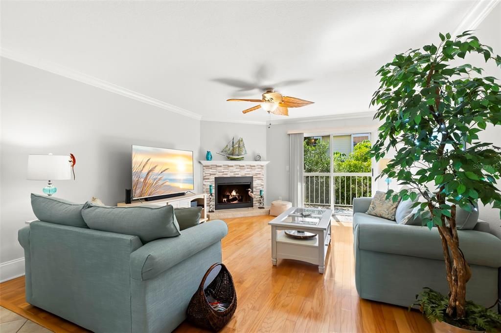 For Sale: $489,000 (3 beds, 3 baths, 1585 Square Feet)