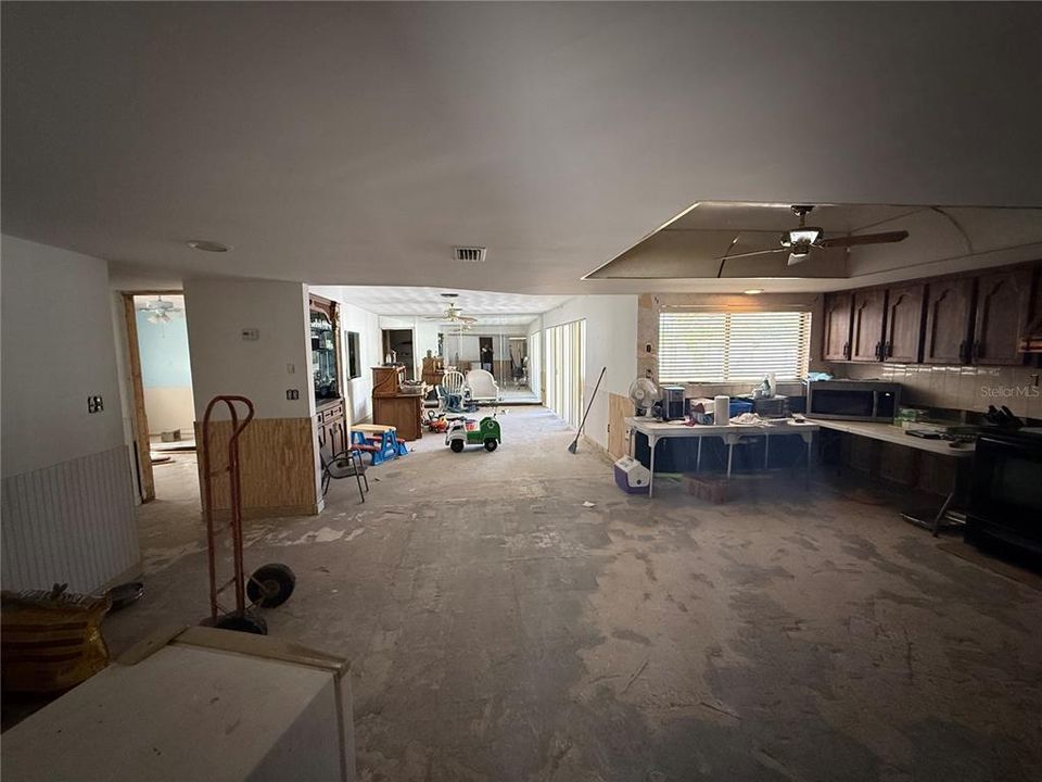 For Sale: $449,900 (4 beds, 3 baths, 3051 Square Feet)