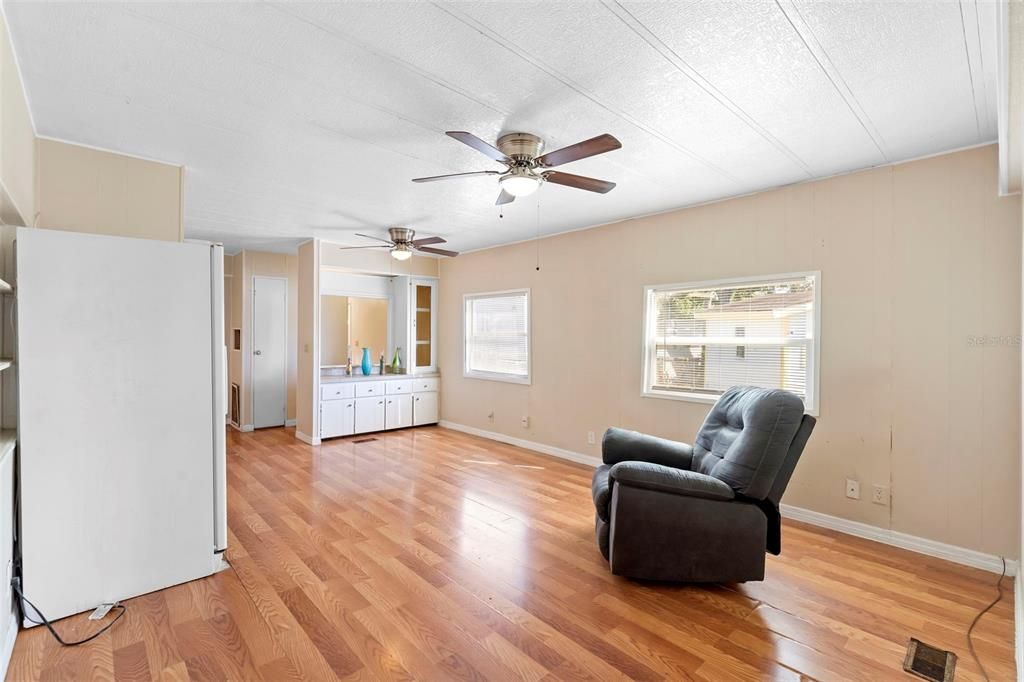 Active With Contract: $185,000 (4 beds, 2 baths, 1560 Square Feet)