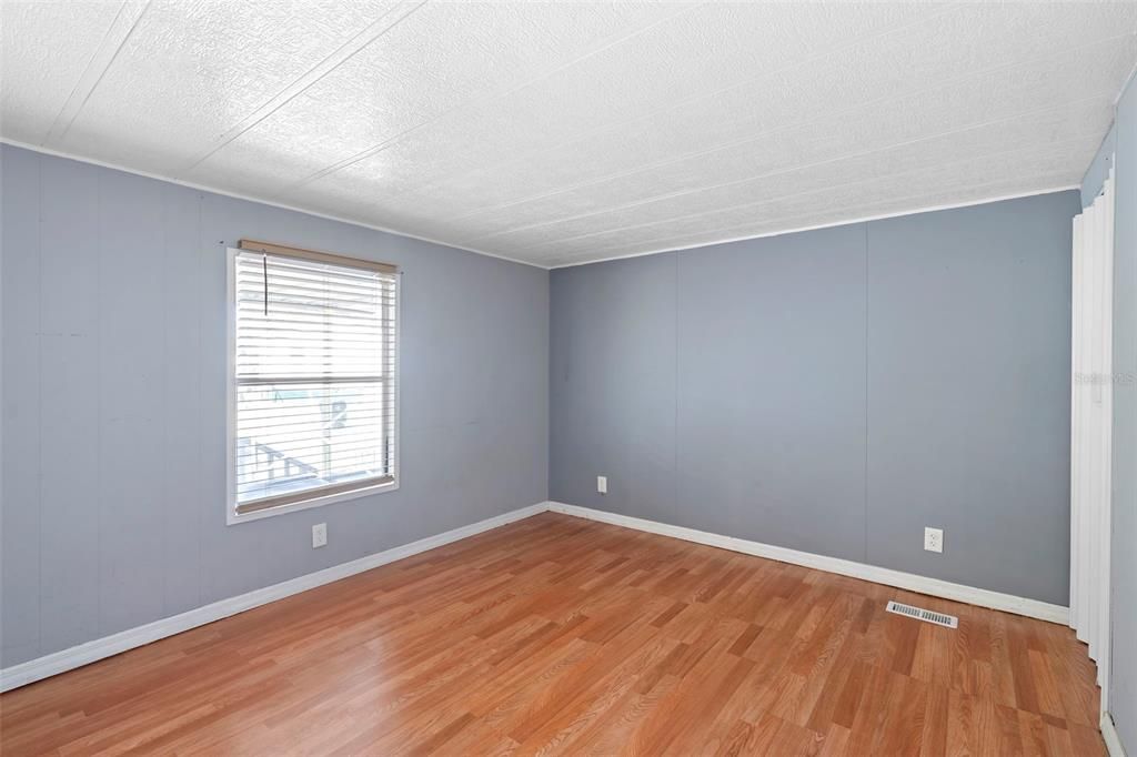 Active With Contract: $185,000 (4 beds, 2 baths, 1560 Square Feet)