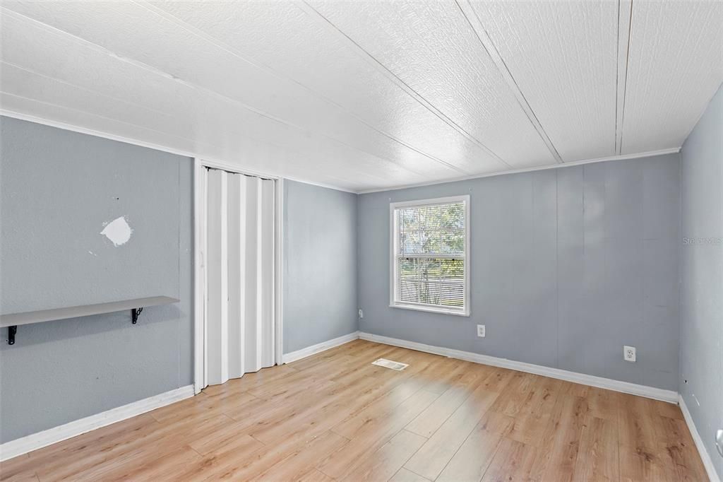 Active With Contract: $185,000 (4 beds, 2 baths, 1560 Square Feet)