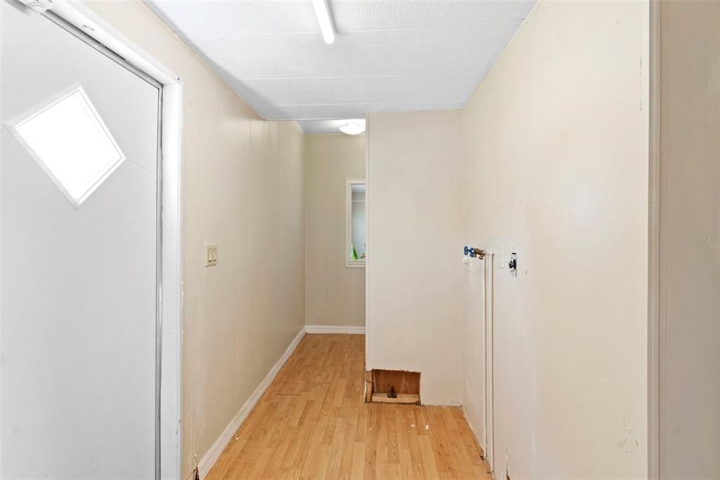 Active With Contract: $185,000 (4 beds, 2 baths, 1560 Square Feet)