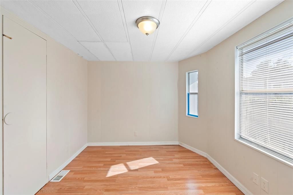 Active With Contract: $185,000 (4 beds, 2 baths, 1560 Square Feet)