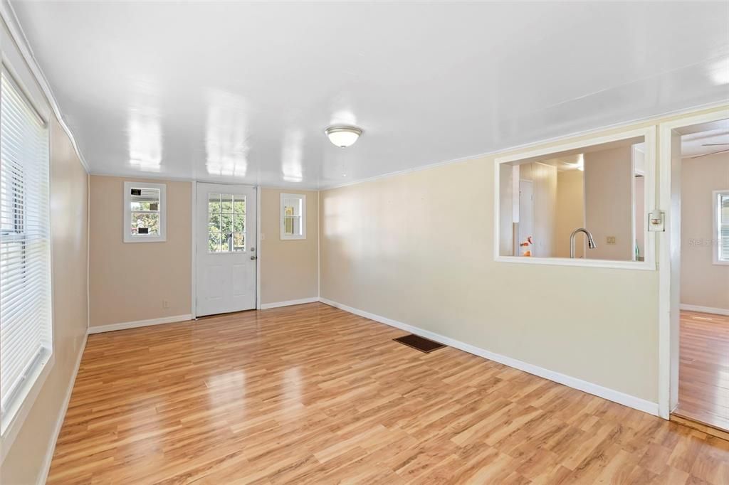 Active With Contract: $185,000 (4 beds, 2 baths, 1560 Square Feet)