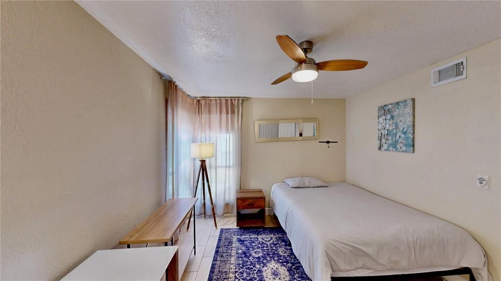 待售: $225,000 (2 贝兹, 2 浴室, 1120 平方英尺)