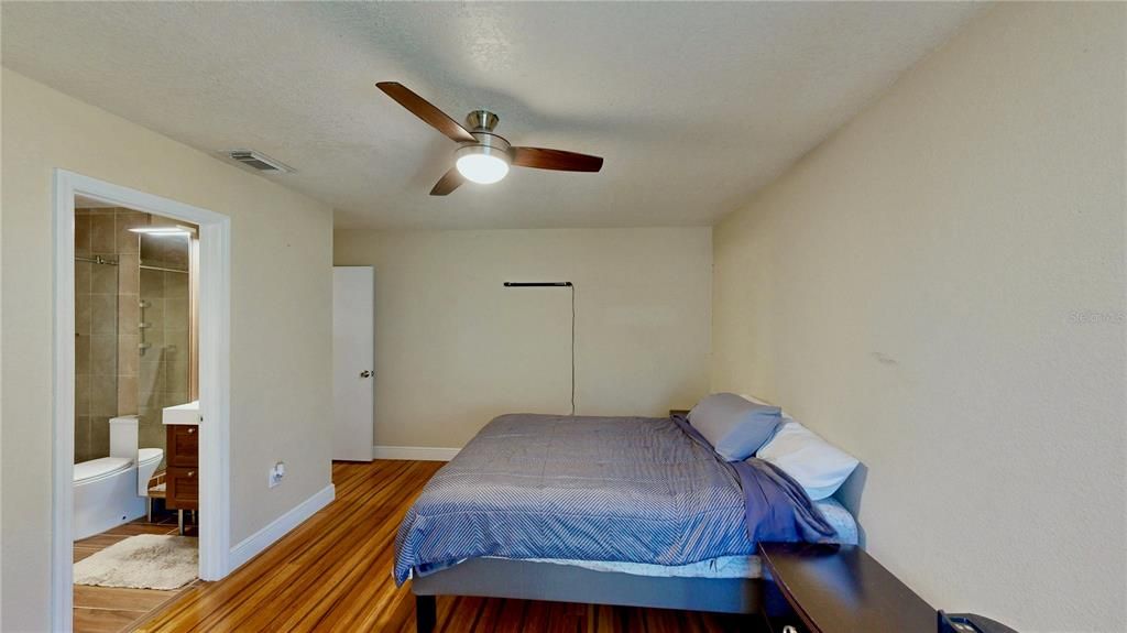 待售: $225,000 (2 贝兹, 2 浴室, 1120 平方英尺)