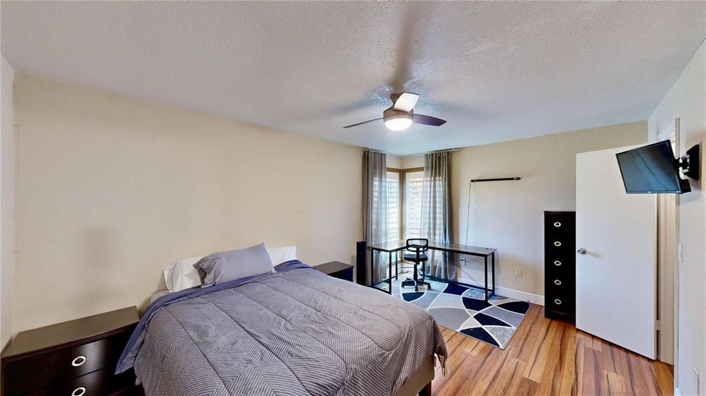 待售: $225,000 (2 贝兹, 2 浴室, 1120 平方英尺)