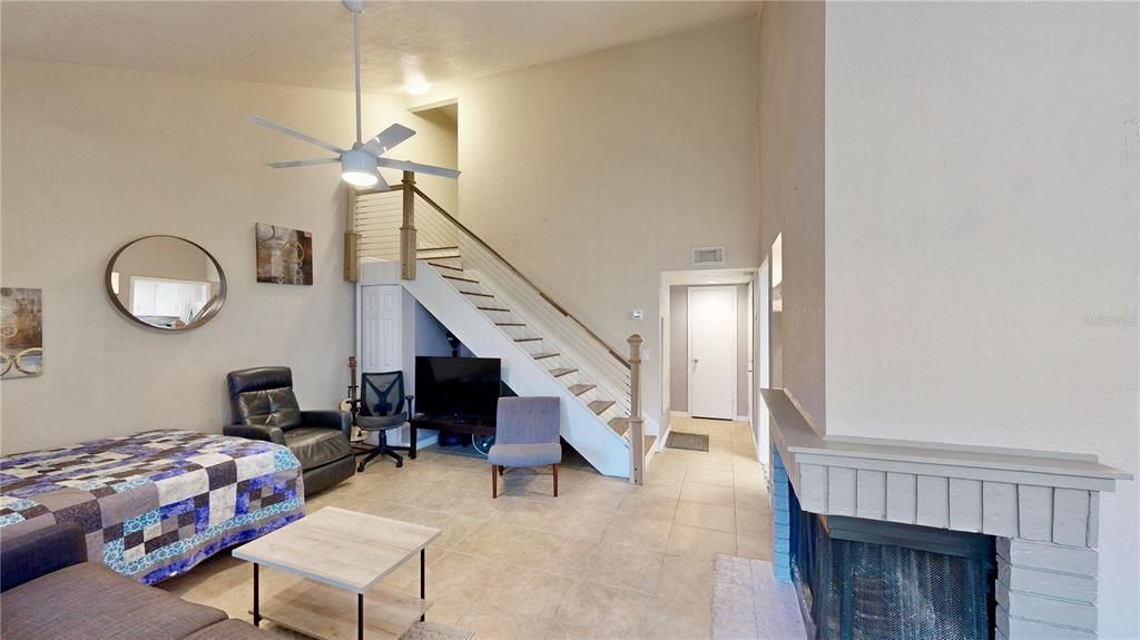 待售: $225,000 (2 贝兹, 2 浴室, 1120 平方英尺)