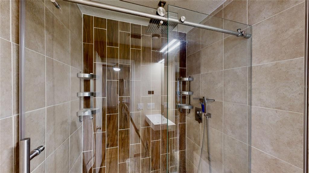 待售: $225,000 (2 贝兹, 2 浴室, 1120 平方英尺)