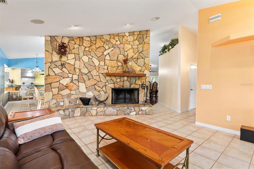 En Venta: $1,431,000 (4 camas, 4 baños, 2781 Pies cuadrados)