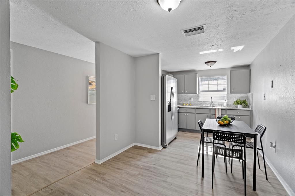 出租: $2,500 (4 贝兹, 2 浴室, 1577 平方英尺)