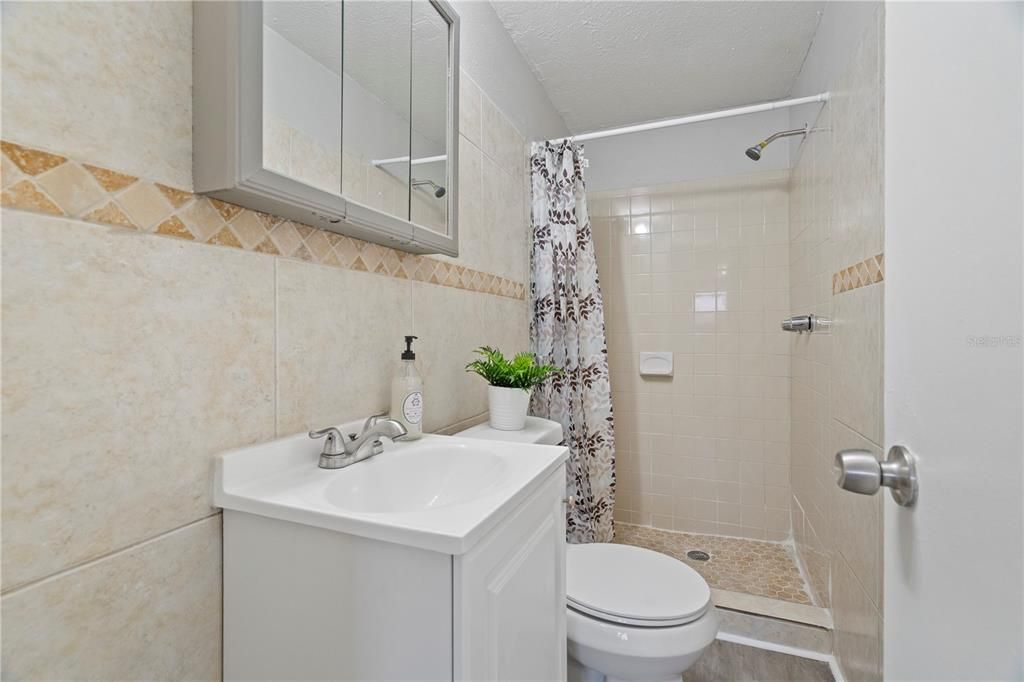 出租: $2,500 (4 贝兹, 2 浴室, 1577 平方英尺)