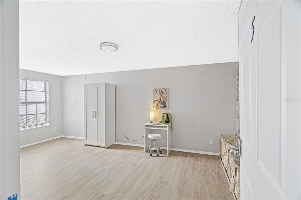 出租: $2,500 (4 贝兹, 2 浴室, 1577 平方英尺)