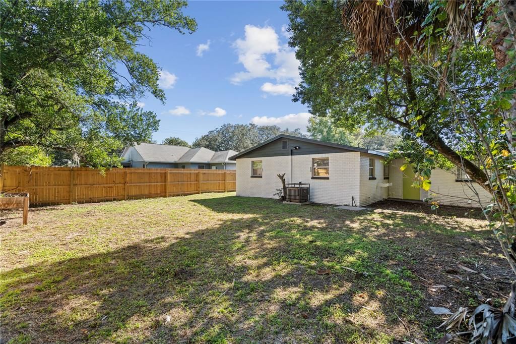 出租: $2,500 (4 贝兹, 2 浴室, 1577 平方英尺)