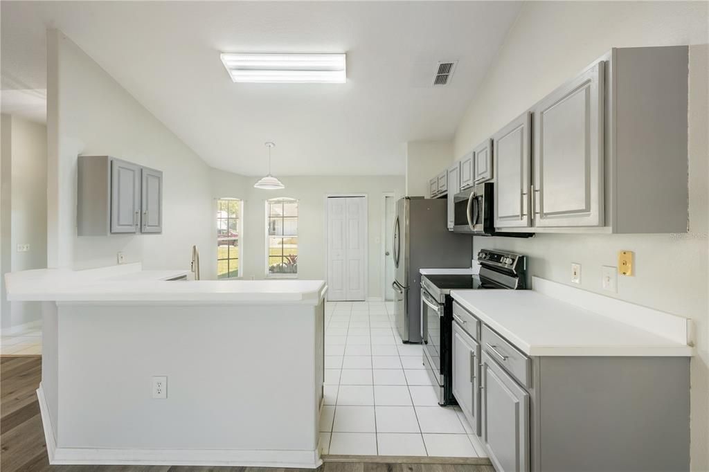 For Sale: $355,000 (3 beds, 2 baths, 1519 Square Feet)