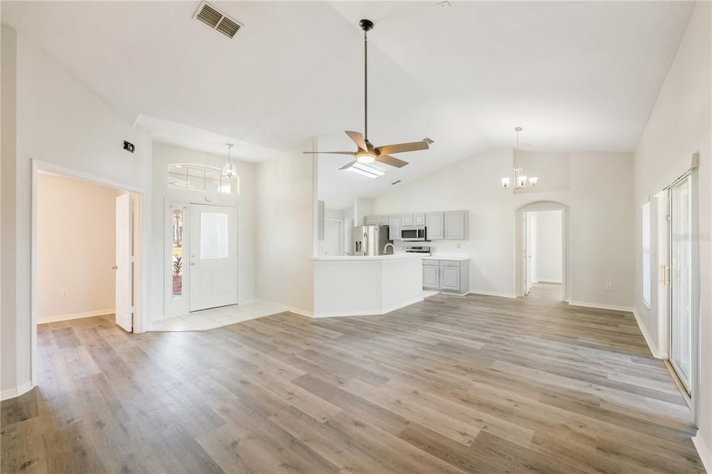 For Sale: $355,000 (3 beds, 2 baths, 1519 Square Feet)